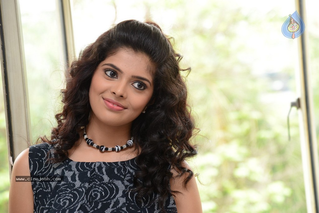 Shravya New Pics - 19 / 98 photos