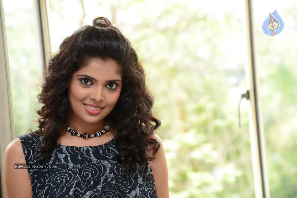 Shravya New Pics - 70 / 98 photos