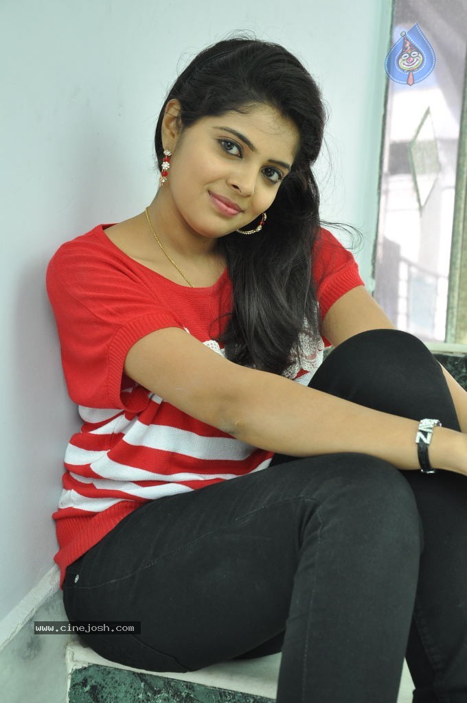 Shravya New Pics - 21 / 106 photos