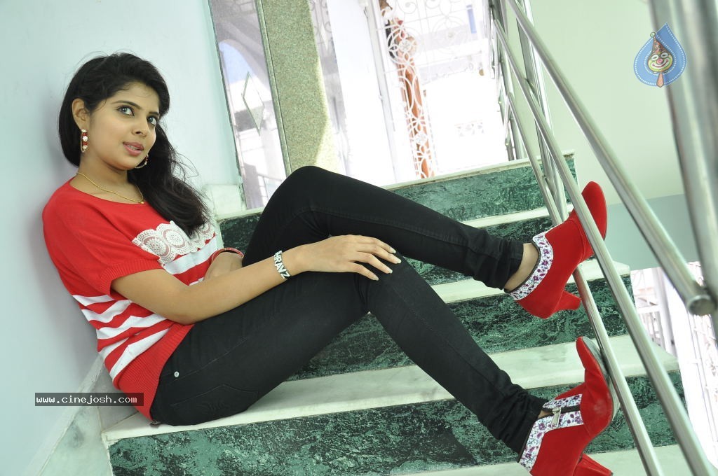 Shravya New Pics - 26 / 106 photos