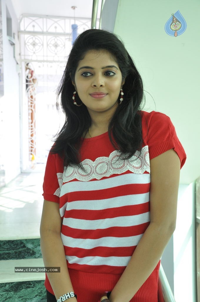 Shravya New Pics - 38 / 106 photos