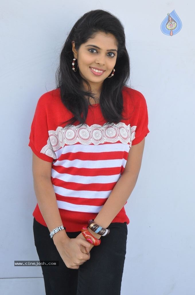 Shravya New Pics - 39 / 106 photos