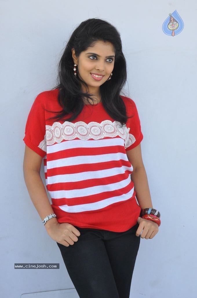 Shravya New Pics - 72 / 106 photos