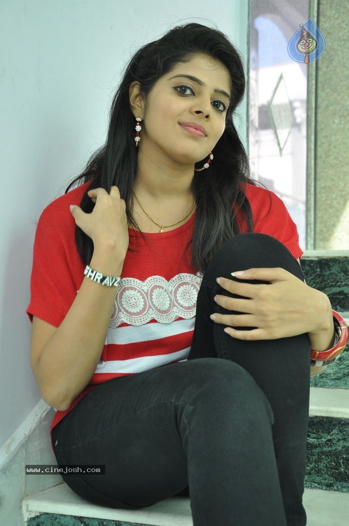 Shravya New Pics - 75 / 106 photos