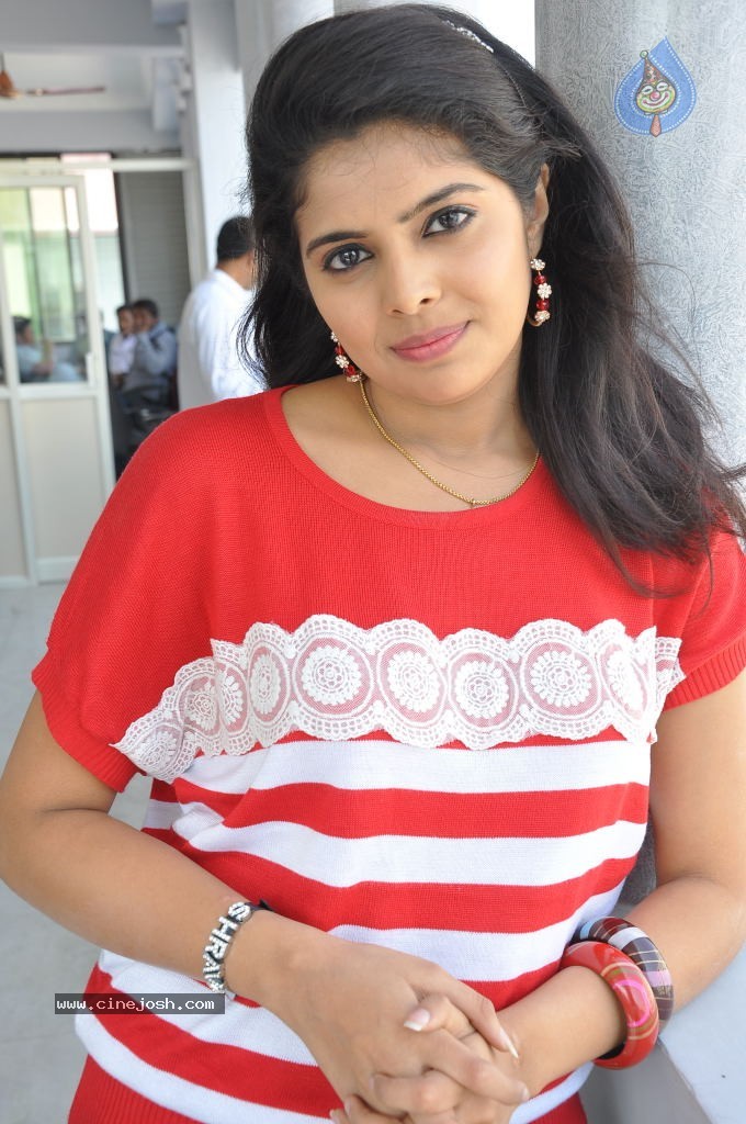 Shravya New Pics - 94 / 106 photos