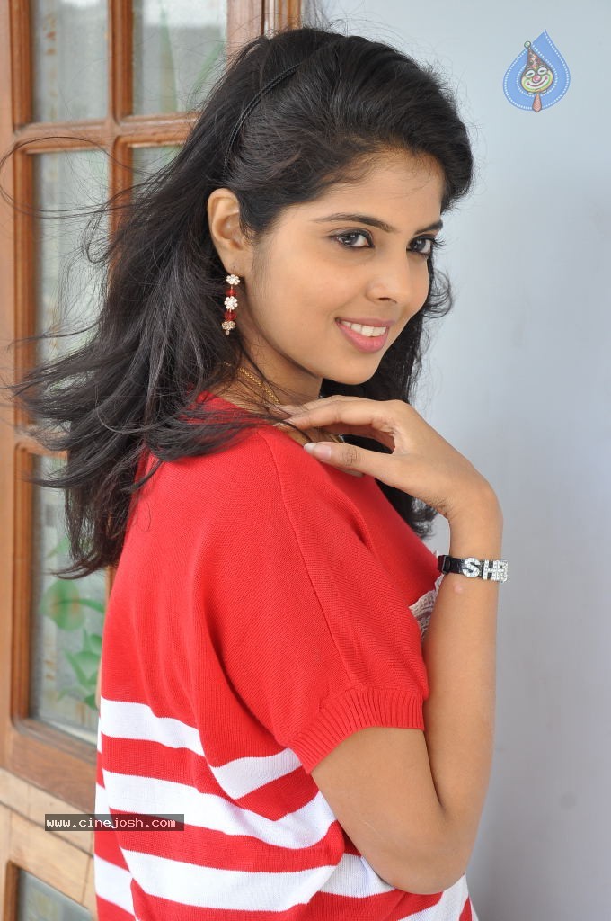 Shravya New Pics - 96 / 106 photos