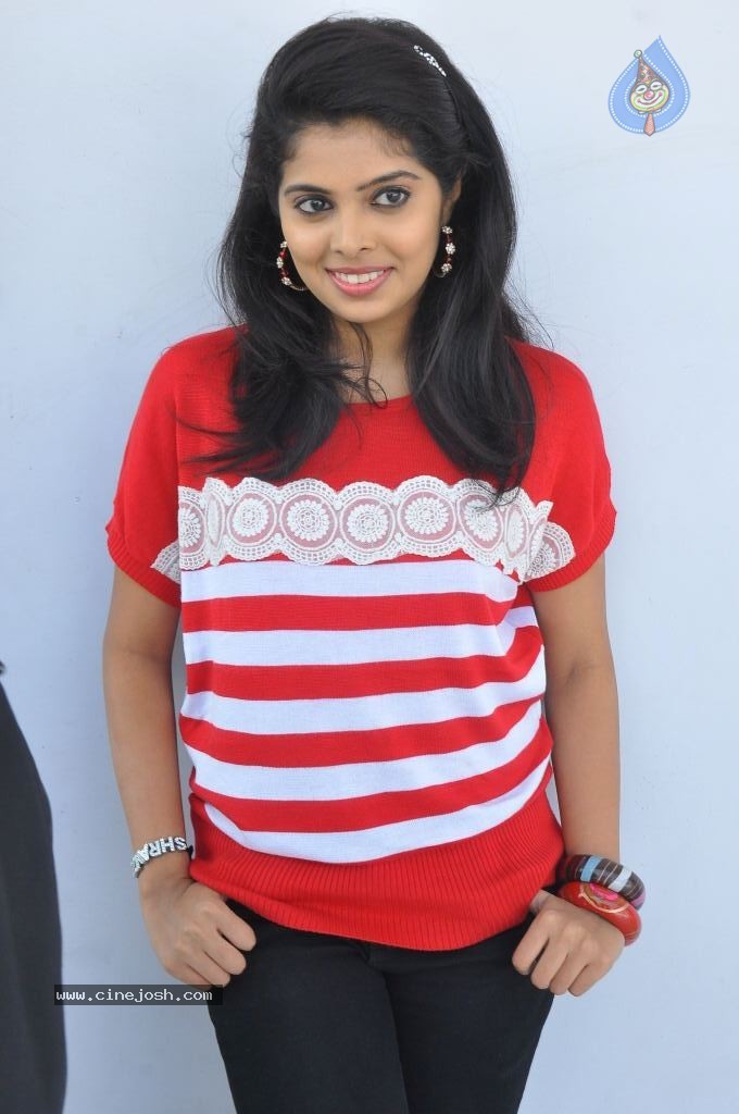 Shravya New Pics - 103 / 106 photos