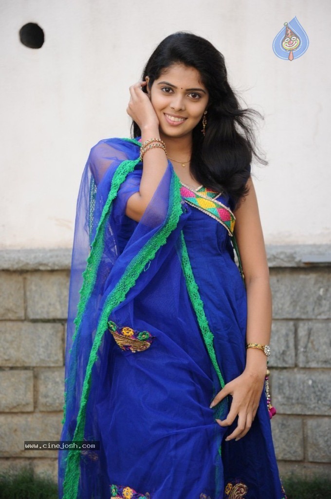 Shravya New Stills - 15 / 122 photos