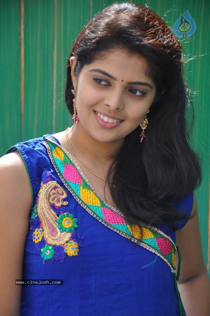 Shravya New Stills - 30 / 122 photos