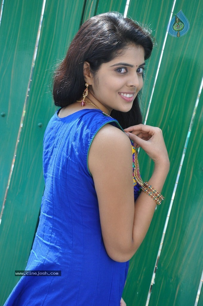 Shravya New Stills - 31 / 122 photos