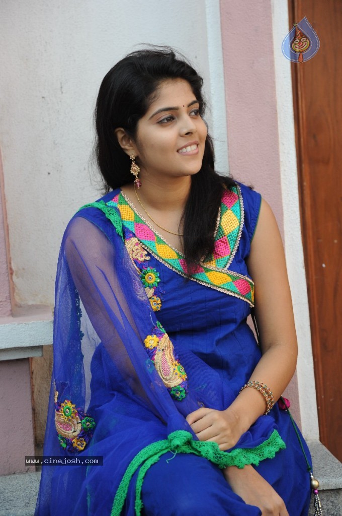 Shravya New Stills - 40 / 122 photos