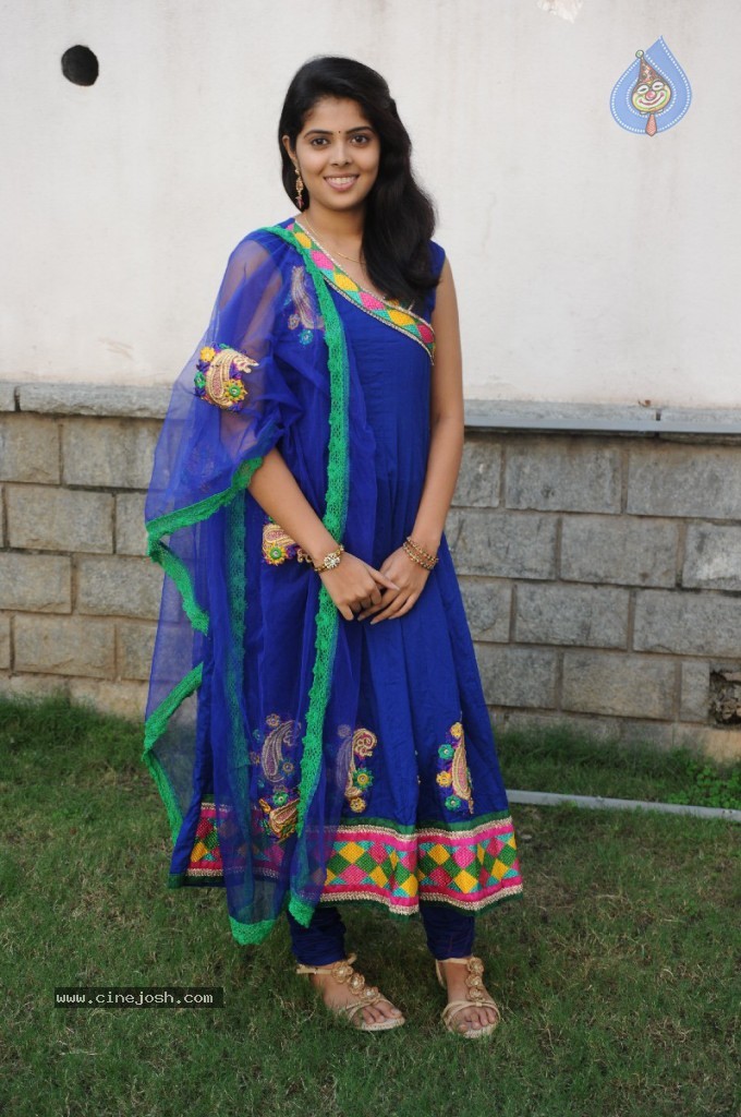 Shravya New Stills - 44 / 122 photos