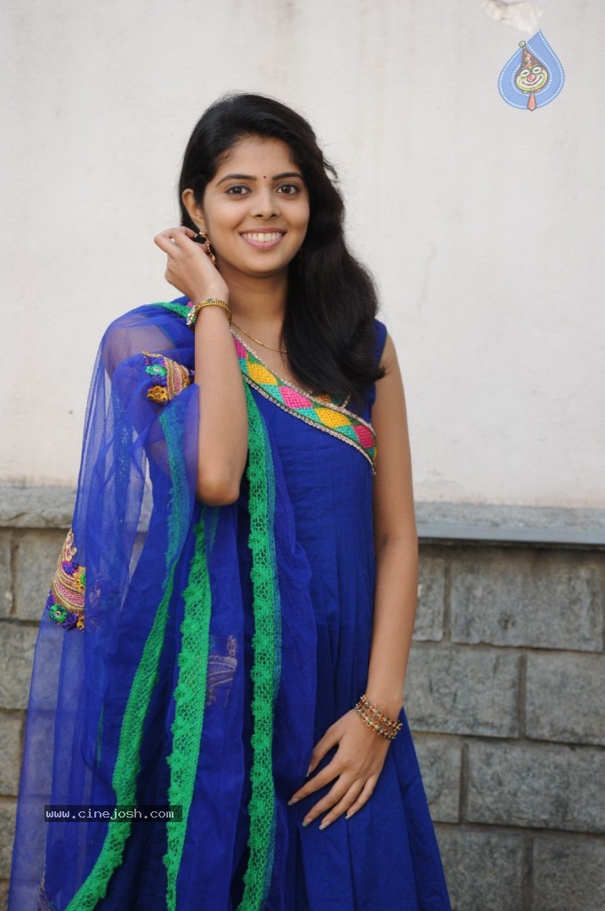 Shravya New Stills - 45 / 122 photos