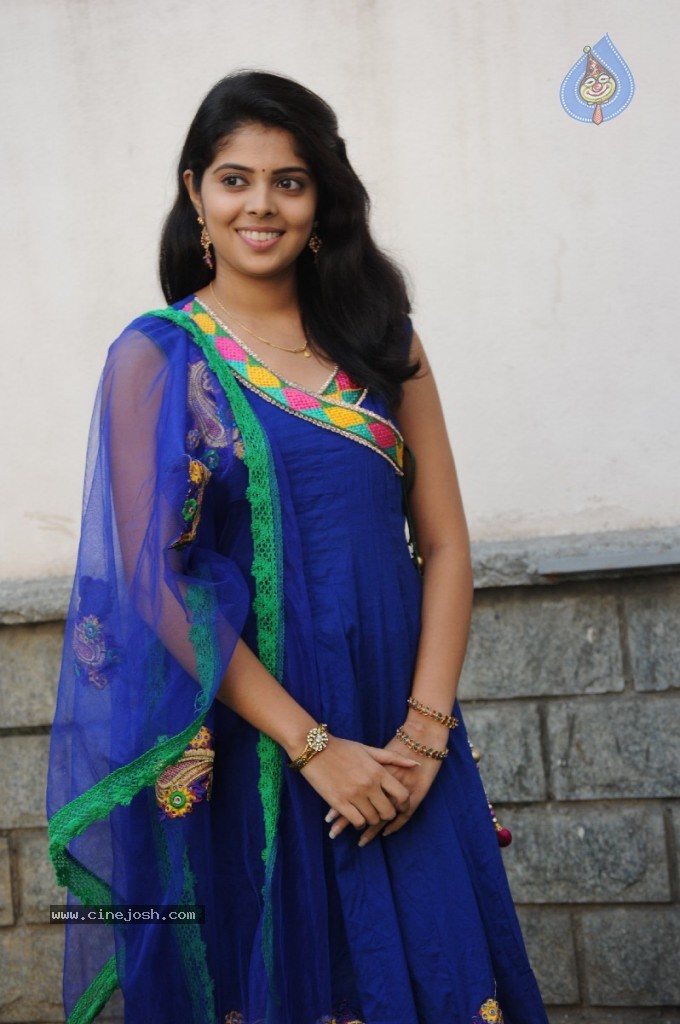 Shravya New Stills - 46 / 122 photos