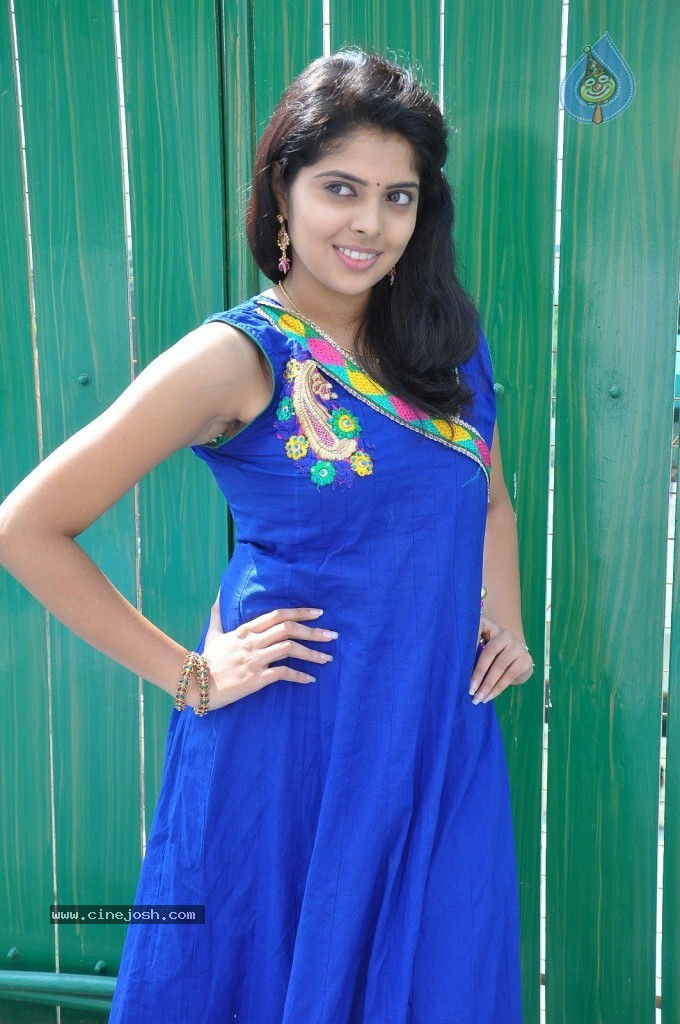 Shravya New Stills - 52 / 122 photos