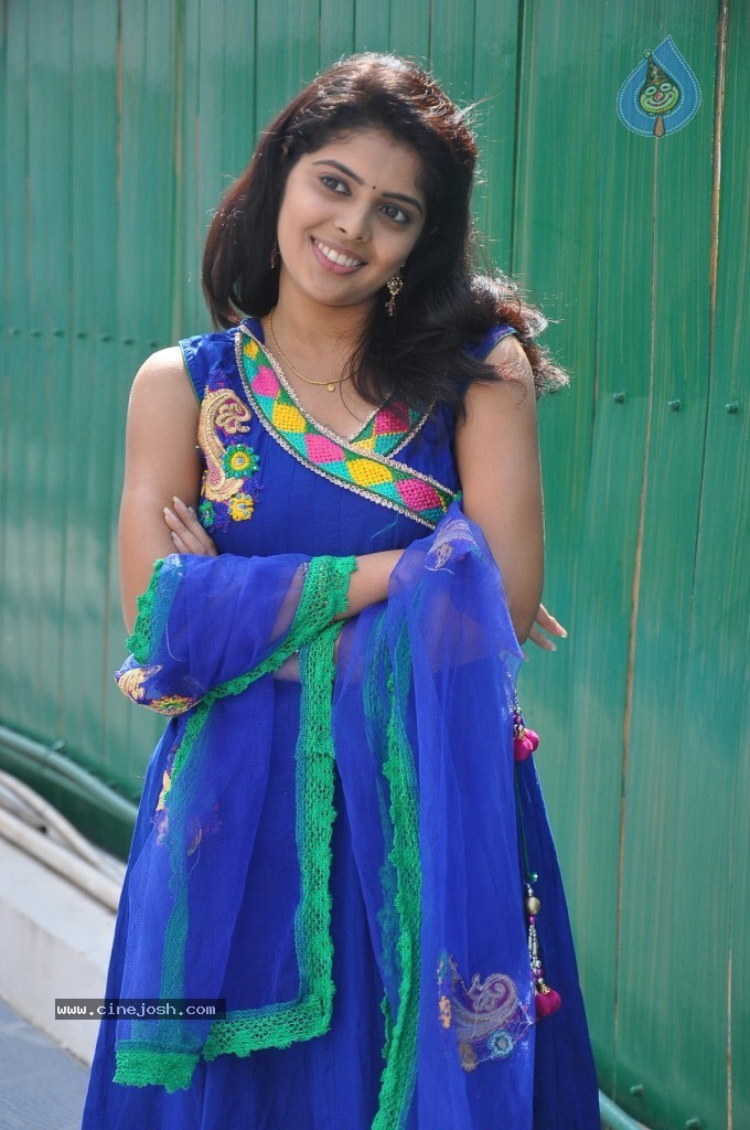 Shravya New Stills - 57 / 122 photos