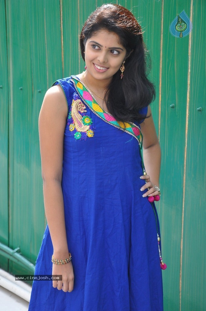 Shravya New Stills - 59 / 122 photos