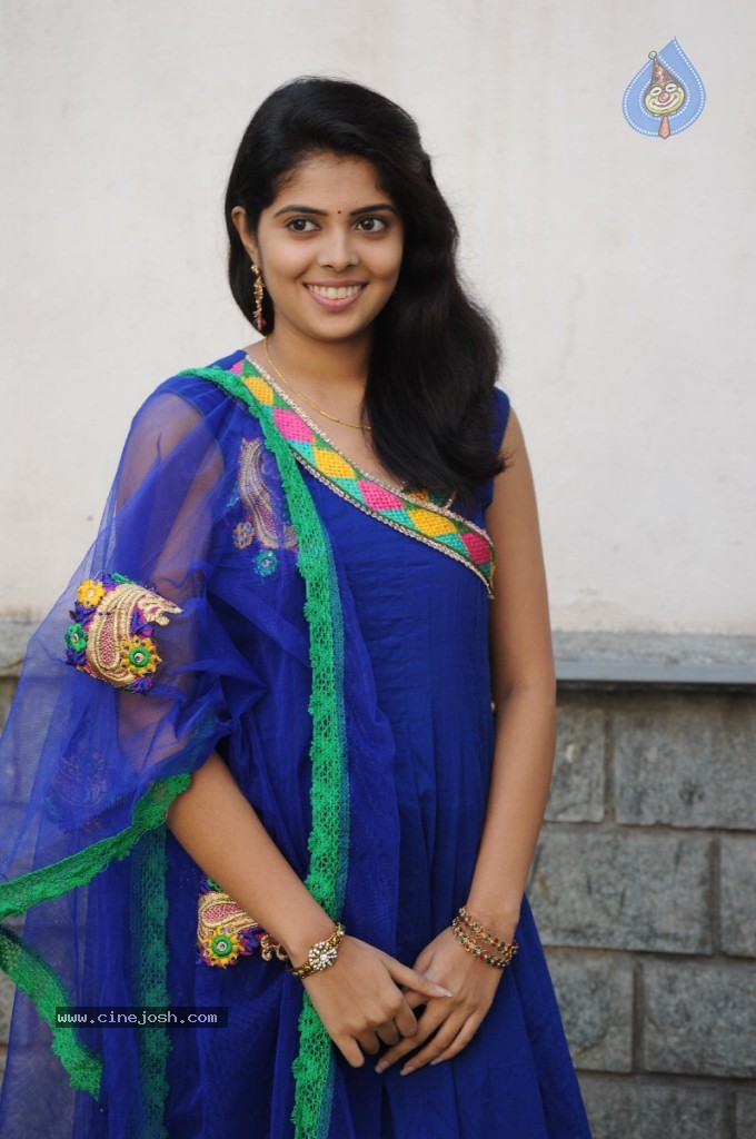 Shravya New Stills - 69 / 122 photos