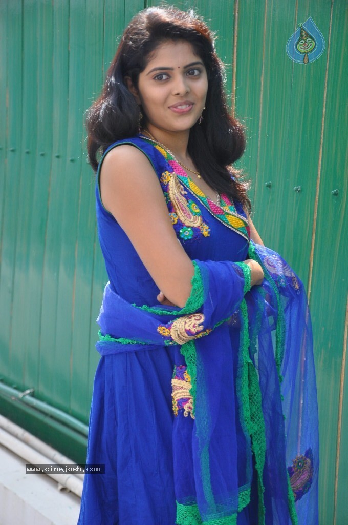 Shravya New Stills - 77 / 122 photos