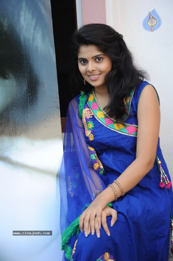 Shravya New Stills - 92 / 122 photos