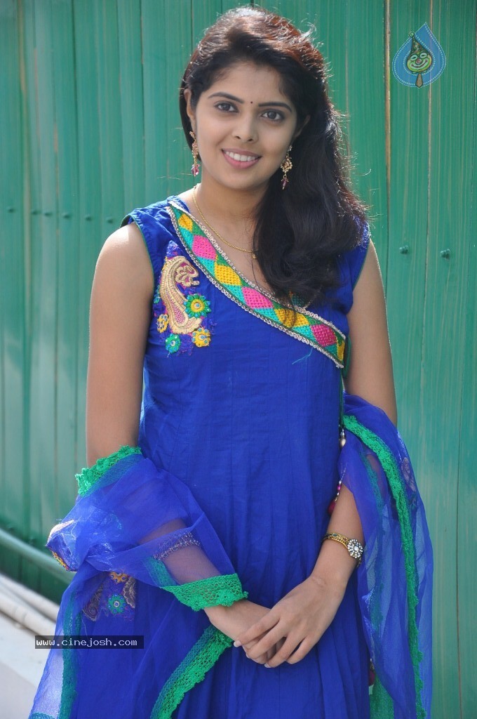 Shravya New Stills - 110 / 122 photos