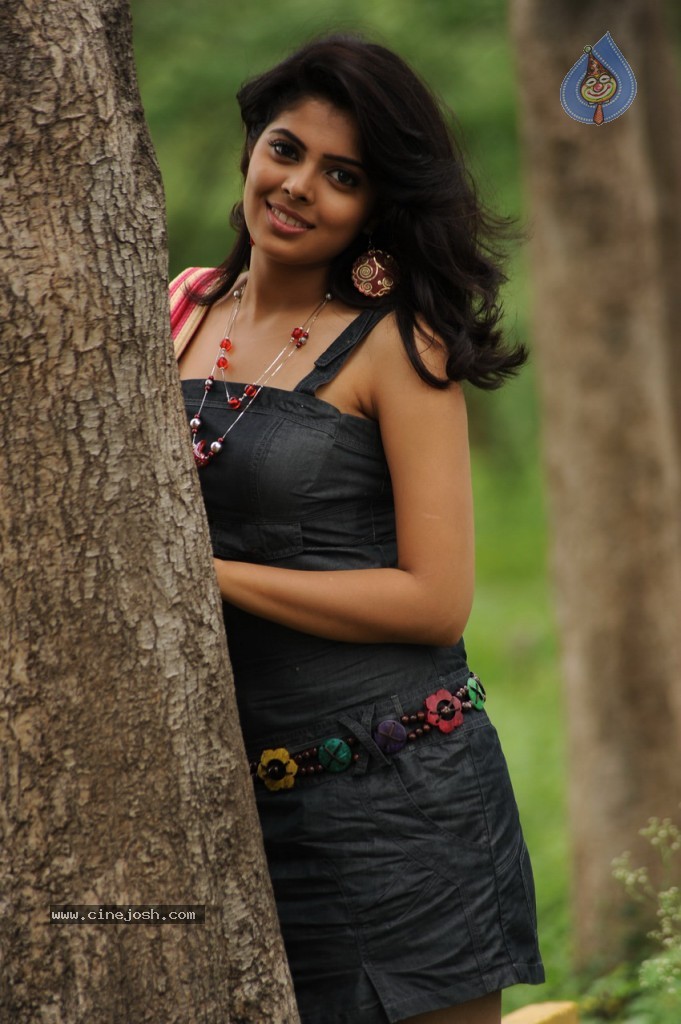 Shravya New Stills - 21 / 26 photos