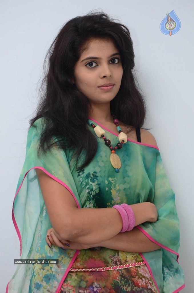 Shravya New Stills - 31 / 142 photos