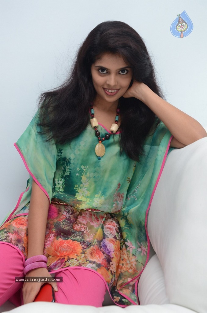 Shravya New Stills - 82 / 142 photos