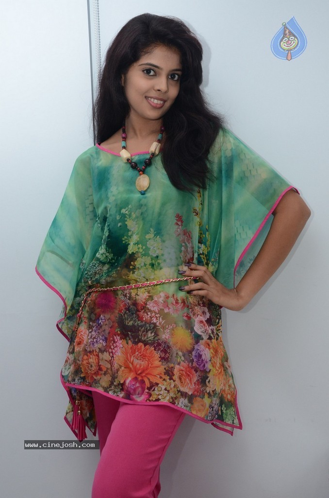 Shravya New Stills - 107 / 142 photos