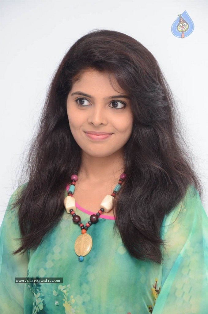 Shravya New Stills - 131 / 142 photos