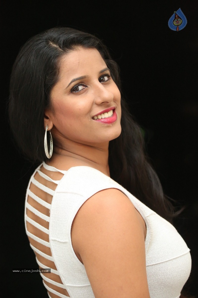 Shravya Reddy Hot Photos - 18 / 119 photos