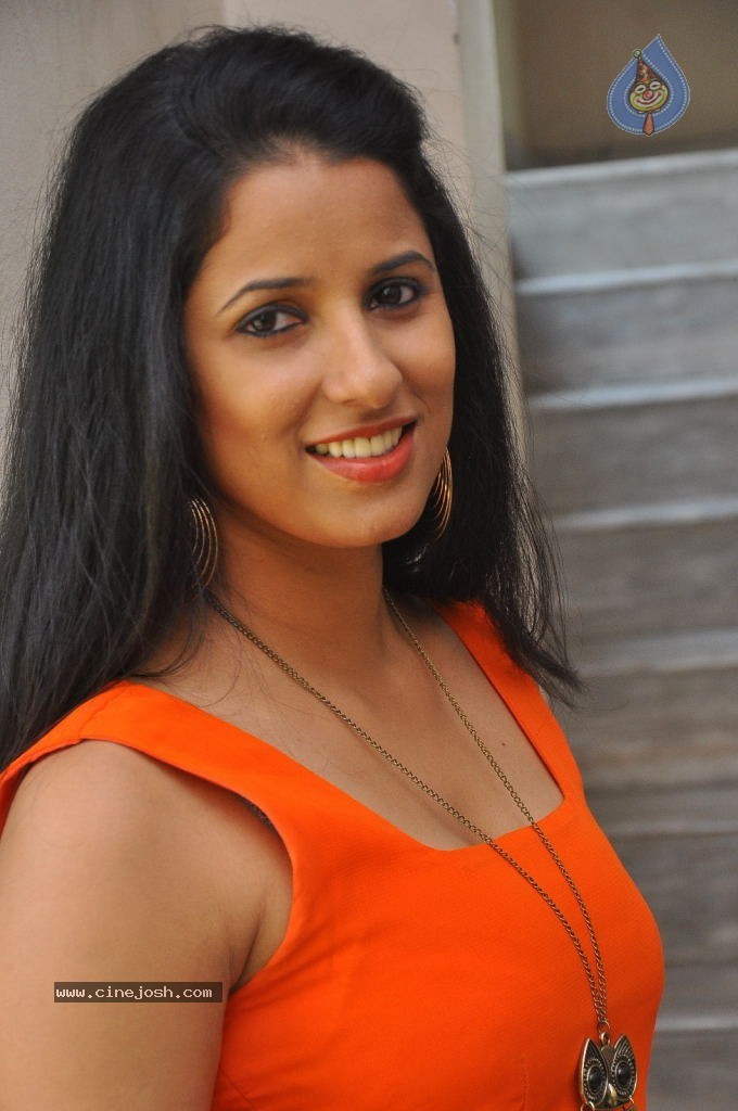 Shravya Reddy Latest Stills - 29 / 44 photos