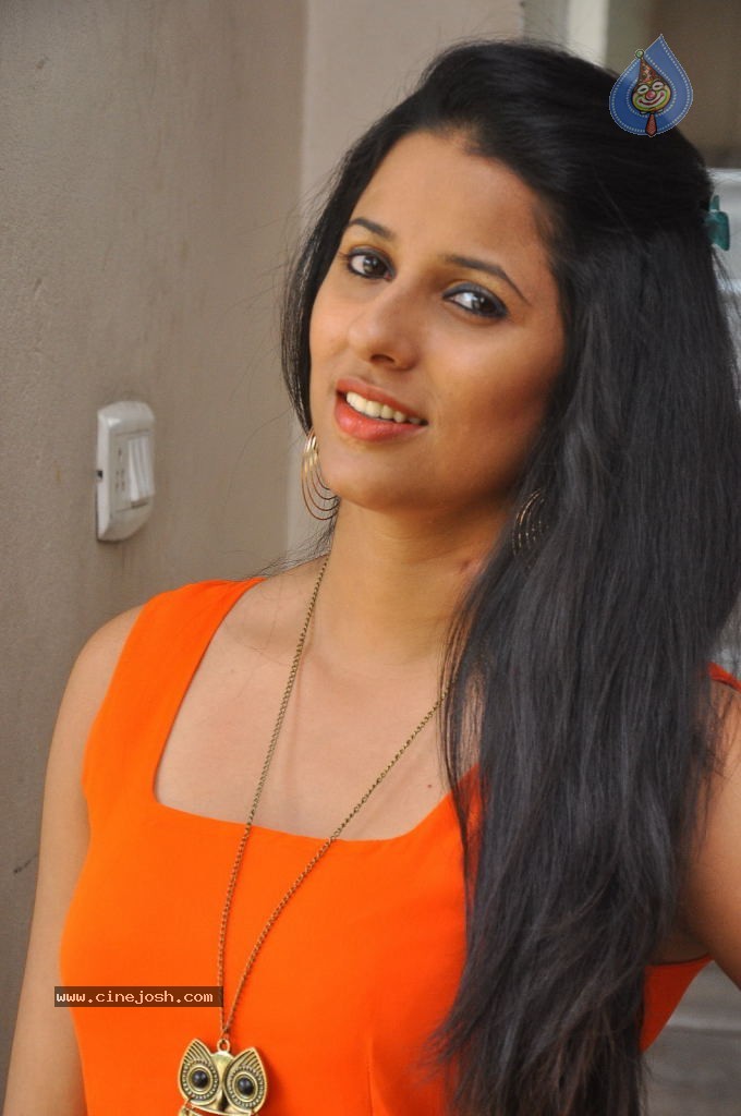 Shravya Reddy Latest Stills - 34 / 44 photos