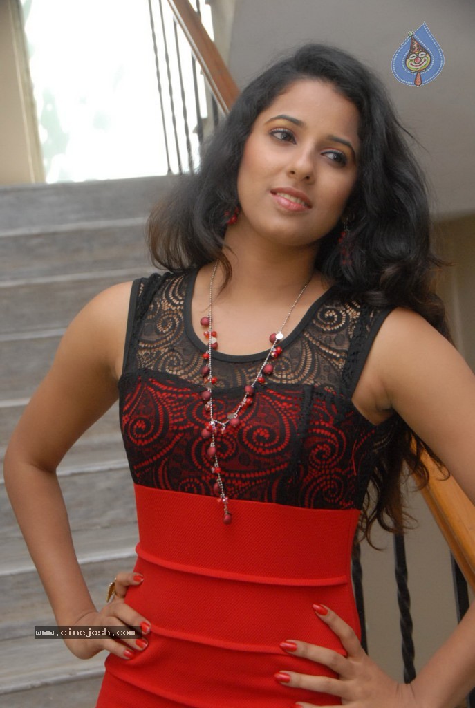 Shravya Reddy New Photos - 16 / 59 photos