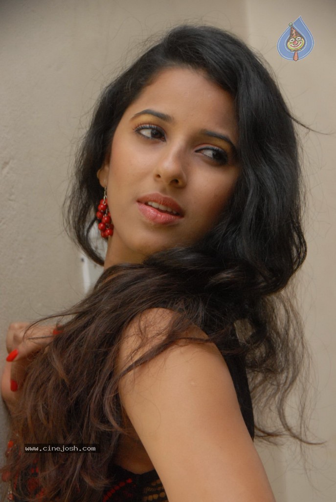 Shravya Reddy New Photos - 25 / 59 photos