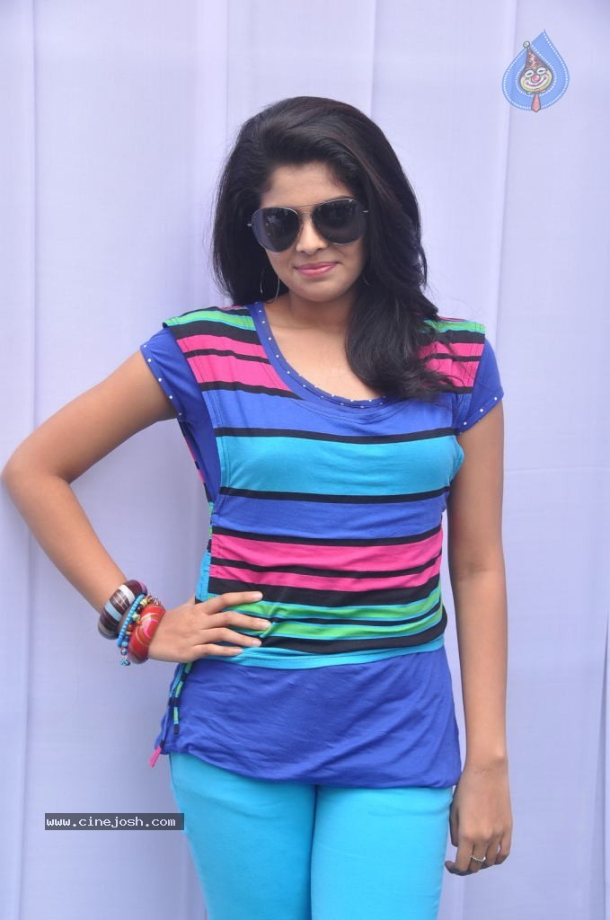 Shravya Stills - 10 / 77 photos