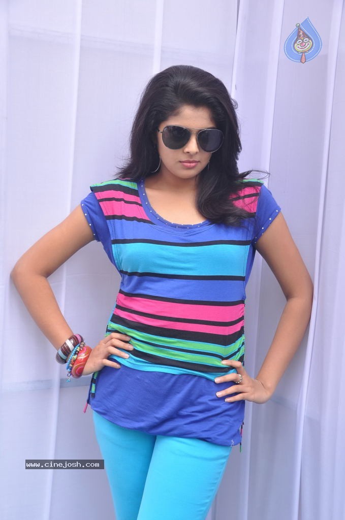 Shravya Stills - 41 / 77 photos