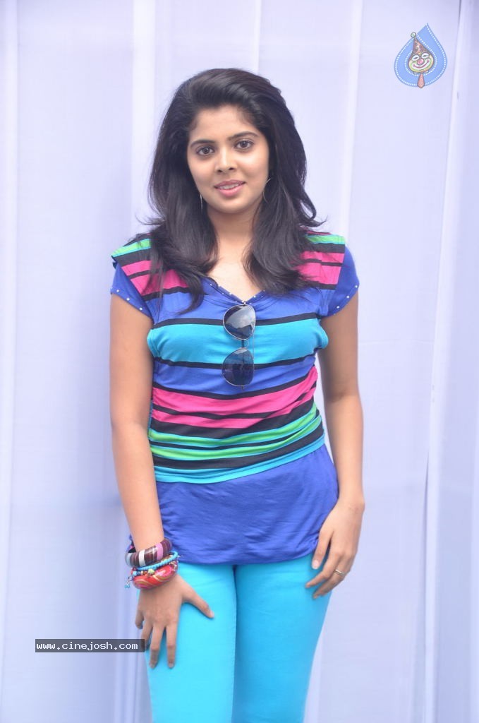 Shravya Stills - 73 / 77 photos