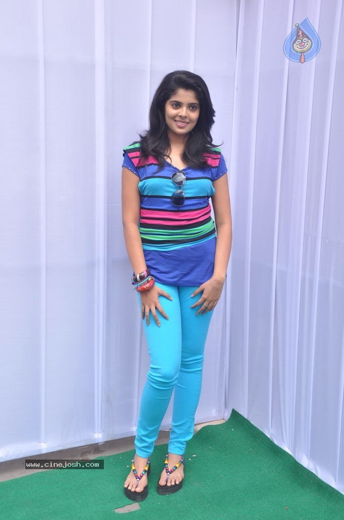 Shravya Stills - 74 / 77 photos