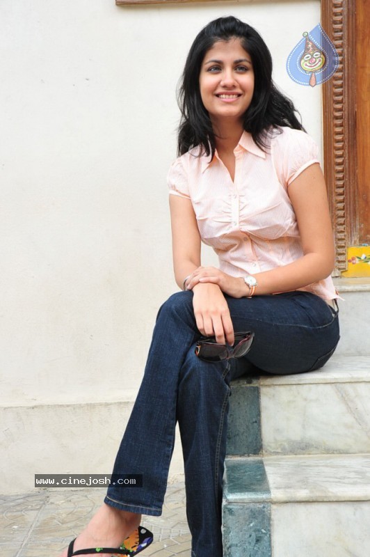 Shreya Dhanwanthary Gallery - 14 / 45 photos