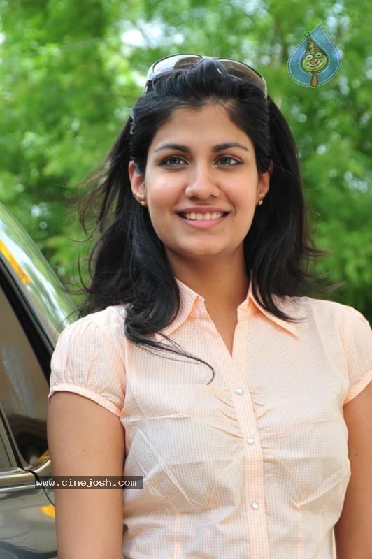 Shreya Dhanwanthary Gallery - 32 / 45 photos