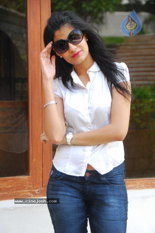 Shreya Dhanwanthary New Gallery - 59 / 62 photos