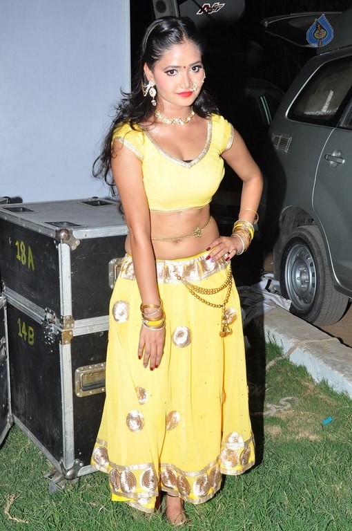 Shreya Vyas New Pics - 36 / 40 photos