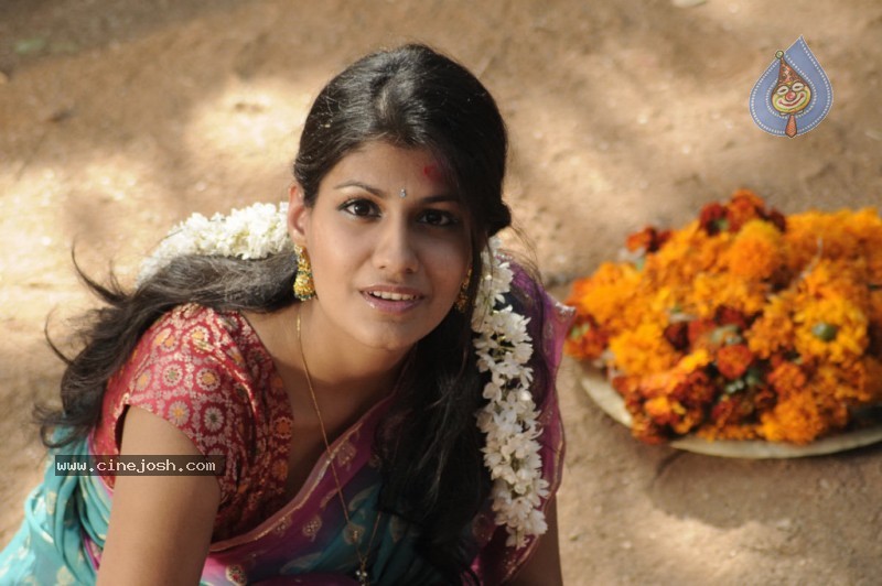 Shriya Dhanvanthri Gallery - 5 / 50 photos