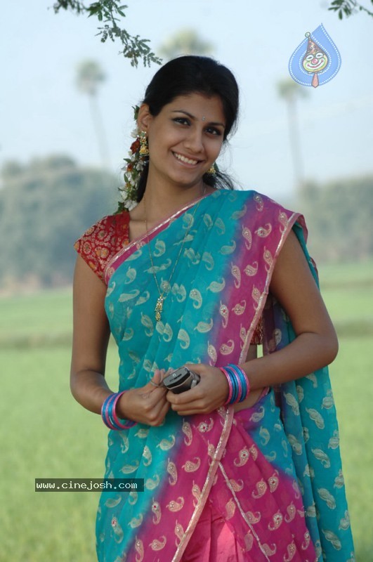 Shriya Dhanvanthri Gallery - 17 / 50 photos