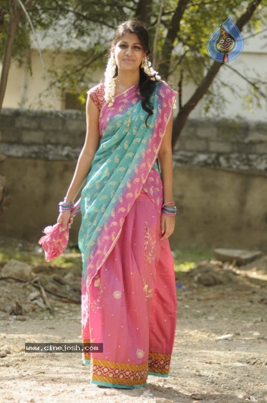 Shriya Dhanvanthri Gallery - 30 / 50 photos