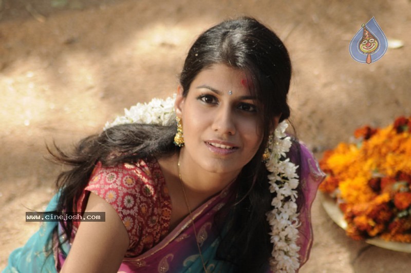 Shriya Dhanvanthri Gallery - 33 / 50 photos