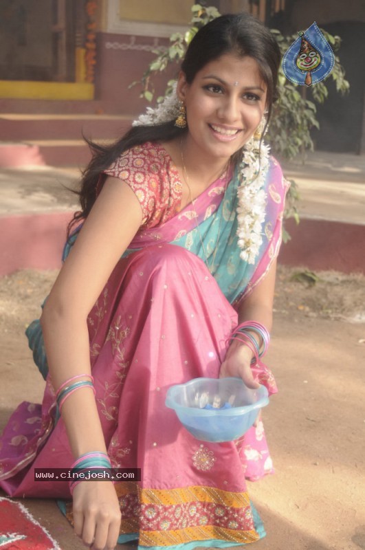 Shriya Dhanvanthri Gallery - 35 / 50 photos