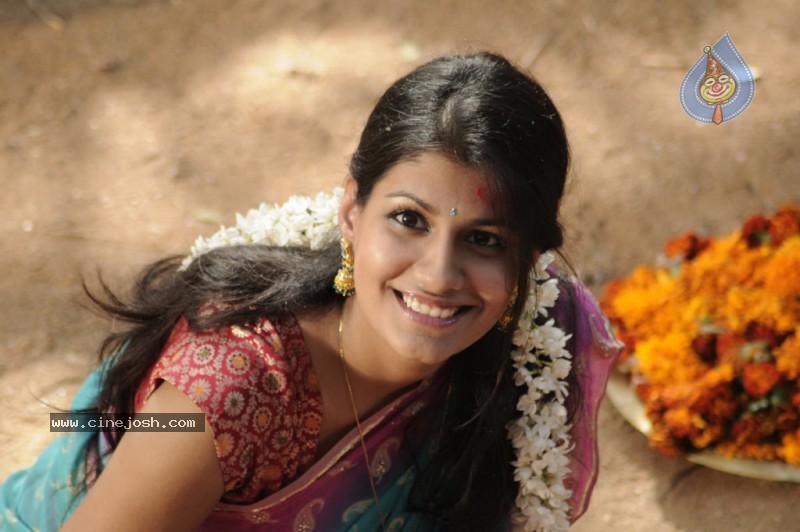 Shriya Dhanvanthri Gallery - 36 / 50 photos