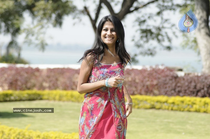 Shriya Dhanvanthri Gallery - 45 / 50 photos